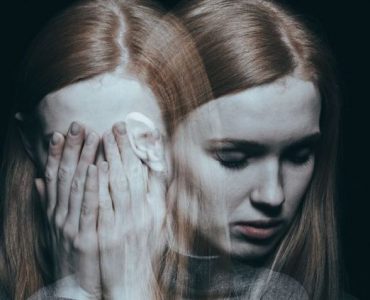 mujer que padece trastorno bipolar