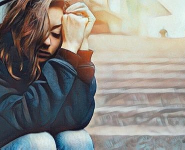 Mujer sufre depresión oculta